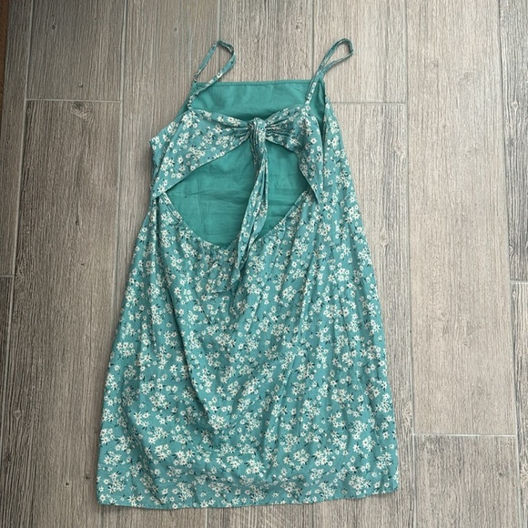 super cute size L green floral sundress from American Eagle - Picture 3 of 4